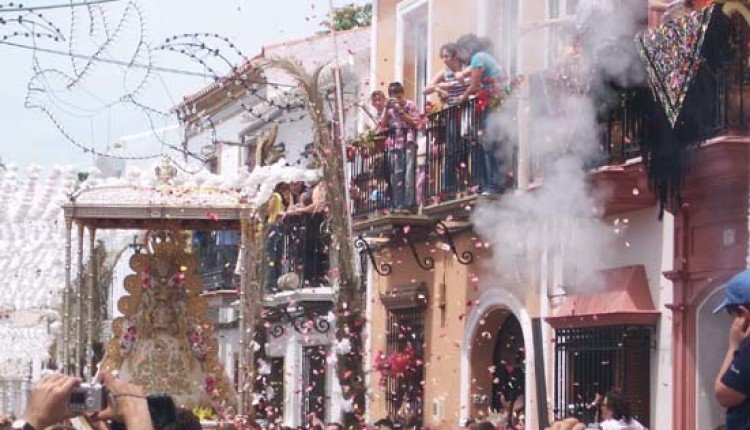 La Virgen ya está en la calle