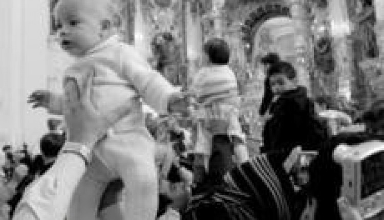 Unos 1.500 niños se presentaron ayer ante la Virgen del Rocío