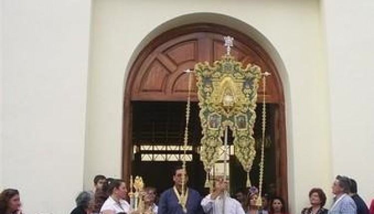 MONTEQUINTO – la Hermandad de Ntra. Sra. del Rocío bendijo su nuevo Simpecado