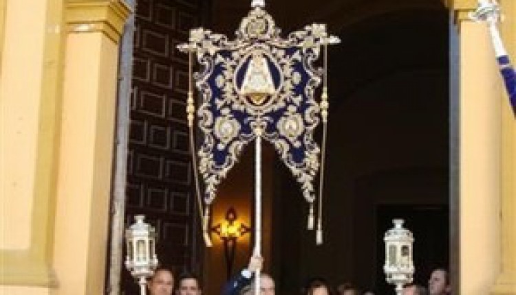 El Simpecado de la hermandad del Rocío de Alcalá de Guadaira en el santuario de la Virgen del Águila