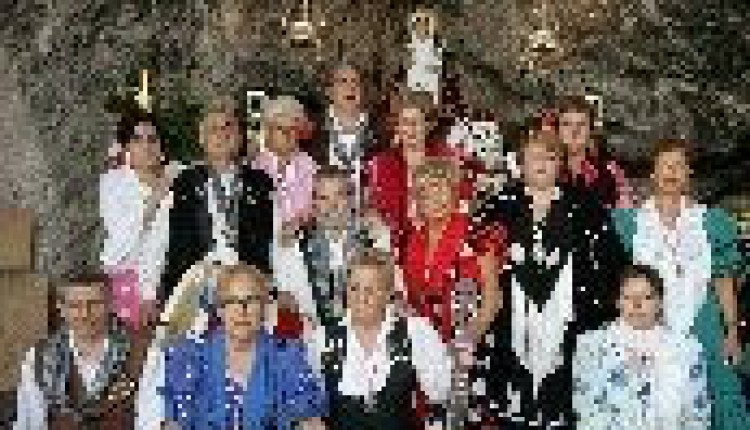 Gijón – Fernando Fueyo bendice el belén de la Hermandad Nuestra Señora del Rocio