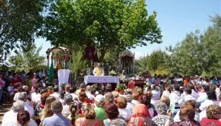 Aznalcázar – 50 Aniversario de la Hermandad del Rocío y medalla de plata del Ayuntamiento