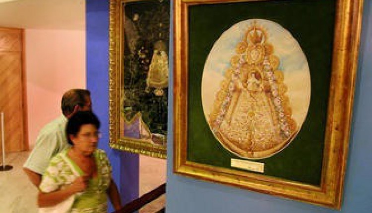 El Puerto – Una exposición reúne medio siglo de Rocío portuense en el Alfonso X