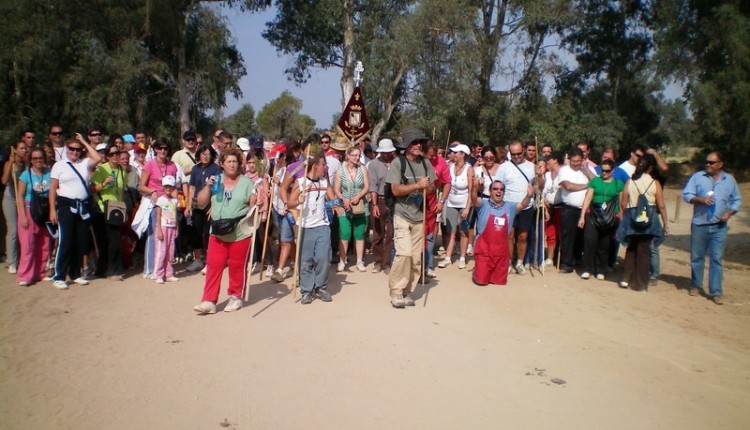 Hermandad de Gibraleón – Peregrinación andando hacia la Aldea del Rocío