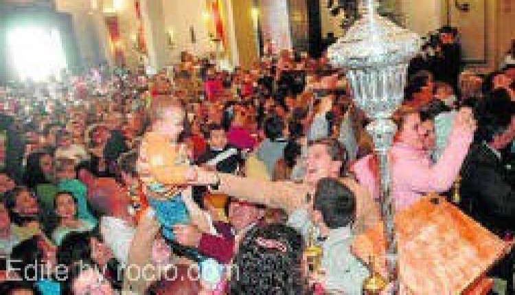 La Candelaria 2010 – La Virgen del Rocío se reencuentra con los niños