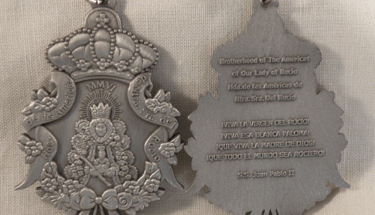 La Hermandad de Las Américas de Nuestra Sra. del Rocio se complace en presentar su medalla