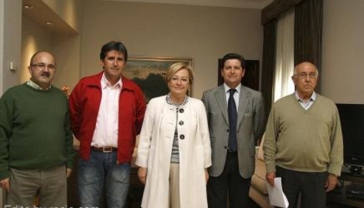 Diputación editará un libro de la historia de la Hermandad del Rocío de Gibraleón, que cumple su 75 aniversario