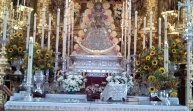La Virgen ya se encuentra en el Paso Procesional