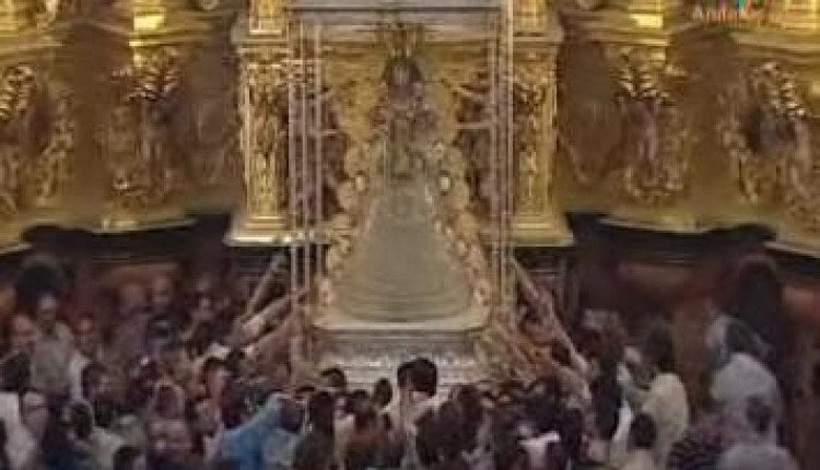 A las 2,50 de la madrugada los almonteños saltaron la reja
