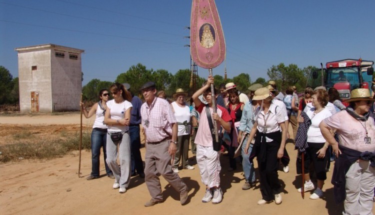 Peregrinación de la Hermandad de Córdoba acompañada de su ahijada, la Hermandad de Moratalaz