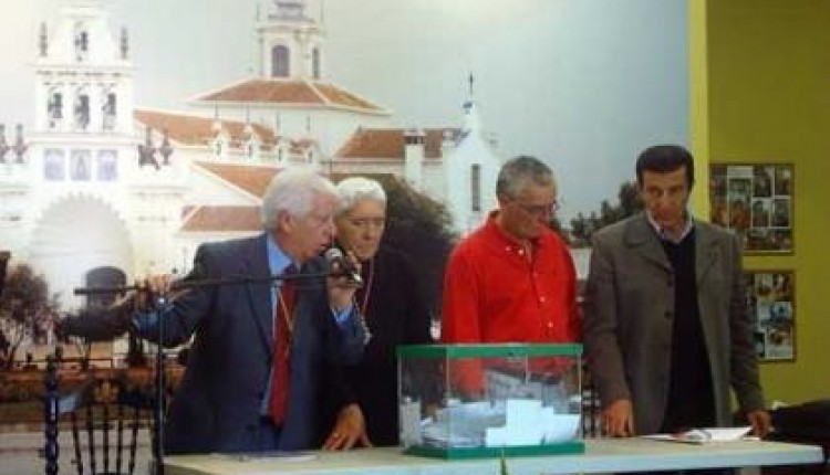 ANTONIO ALMAGRO, REELEGIDO HERMANO MAYOR DE LA HDAD DEL ROCIO DE GRANADA