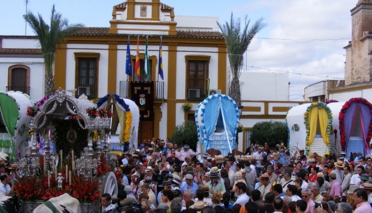 Multitudinaria Salida de las Carretas de Gines hacia el Rocío, Fiesta de Interés