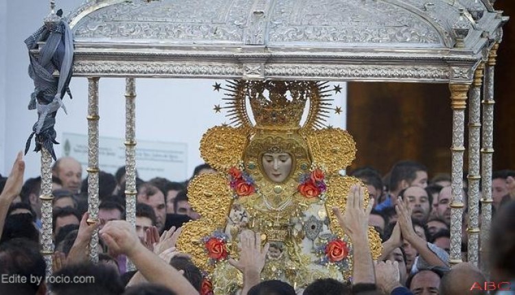 Procesión de la Virgen del Rocío interrumpida a las 8,15 de la mañana (1)