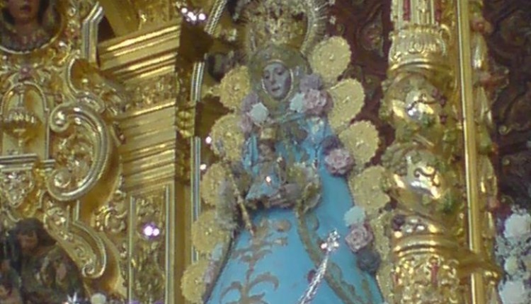 La Virgen del Rocío con su vestido celeste