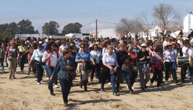 Hermandad de Utrera – Más de 500 mujeres peregrinaron al Rocío