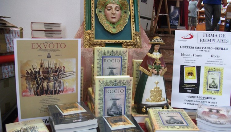 Sevilla – Acto de firmas de ejemplares sobre El Rocío en Librería San Pablo Santiago Padilla
