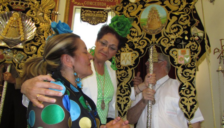 La Hermandad de Ntra. Señora del Rocío de Cornellá Romería 2012 -Ya camina sola… y bien guiada por su Simpecado-