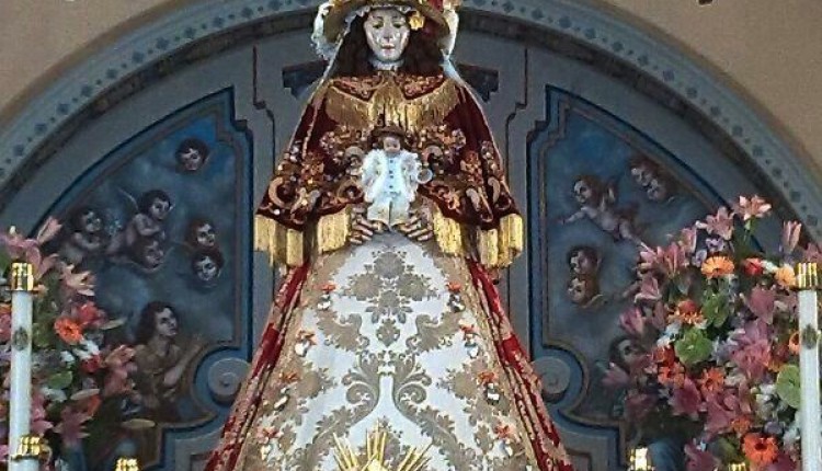 La Virgen del Rocío ya preparada para su Traslado