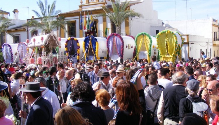 Gines vive este miércoles su multitudinaria Salida de las Carretas, la única declarada Fiesta de Interés Turístico de Andalucía