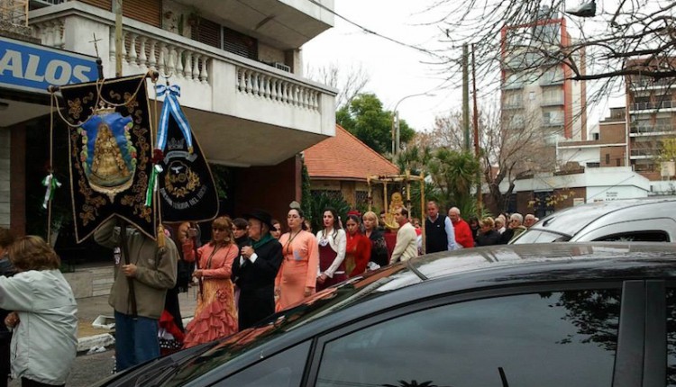 Hermandad Nuestra Señora del Rocío de Valentín Alsina  (Argentina) – Rocío 2013