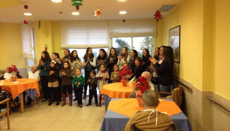 Agrupación Rociera del Cuervo – 4ª Merienda Navideña en la Residencia de Ntra. Sra. del Rosario