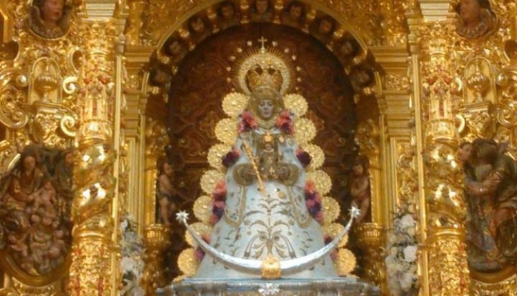 Ntra. Sra. amanece con nueva saya para la Candelaria 2014