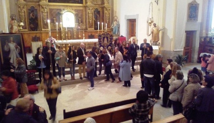Hermandad de Torrejón de Ardoz – Besamanos a la Reliquia del Papa Santo Juan Pablo II.