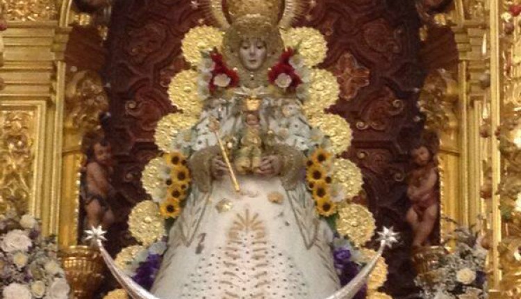 La Virgen en su camarín