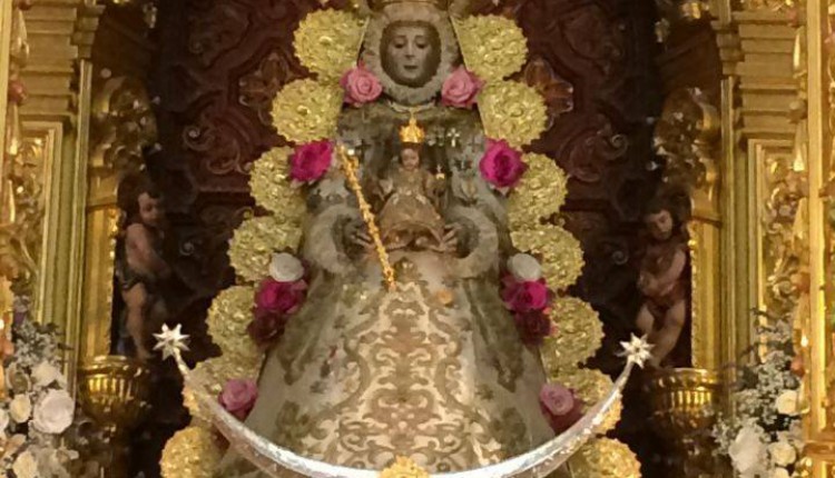 Ntra. Sra. la Virgen del Rocío con nueva saya