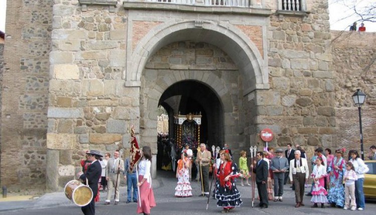 Hermandad de Toledo – Sabatina de Navidad, Cambio de varas y Nombramiento Hna. Honoraria a la Alcaldesa de Toledo