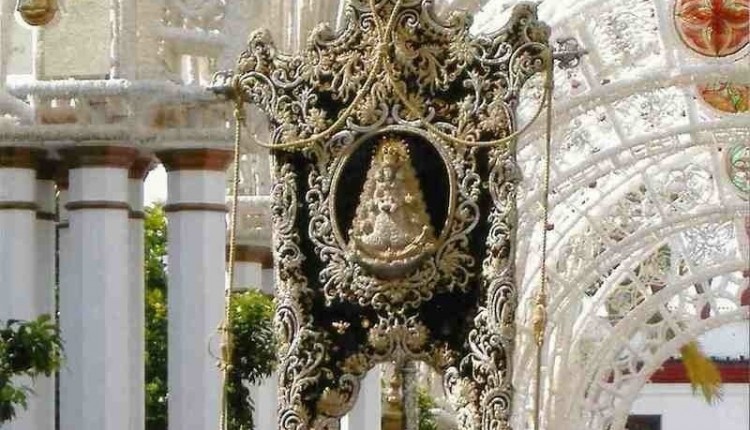 Hermandad de Osuna – Misa en Acción de Gracias por la restauración del Simpecado del Rocío
