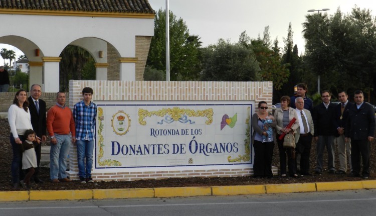 ROTONDA  DEDICADA A LOS DONANTES DE ÓRGANOS EN BOLLULLOS DE LA MITACIÓN