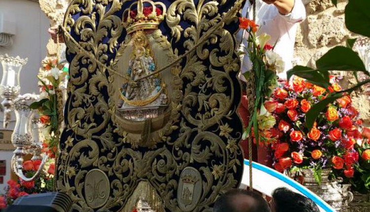 Las Hermandades de Arcos y Marbella caminan al Rocío