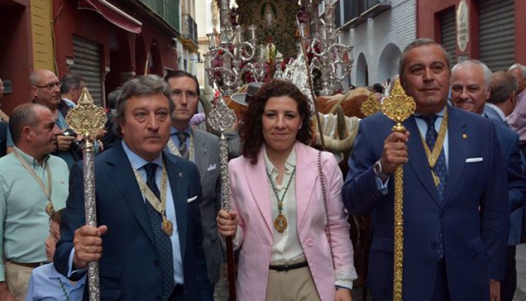 Traslado del Simpecado de la Hermandad del Rocío de Sevilla a la Catedral y regreso