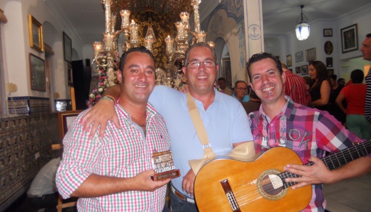 Hermandad de Isla Cristina – FRANCISCO SEQUERA, «AIRES NUEVOS», CANTA LA SALVE