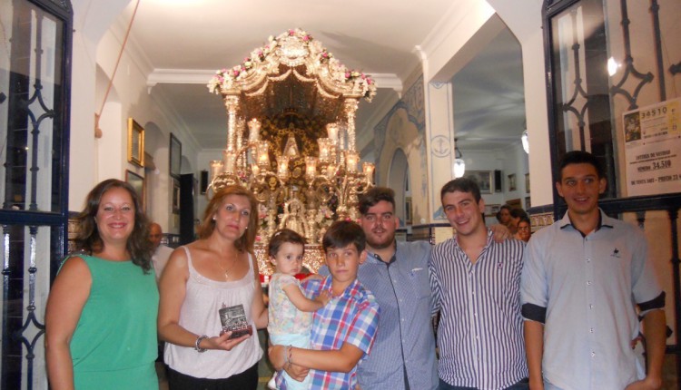 Hermandad de Isla Cristina – Sara Cáceres y familia cantan la Salve
