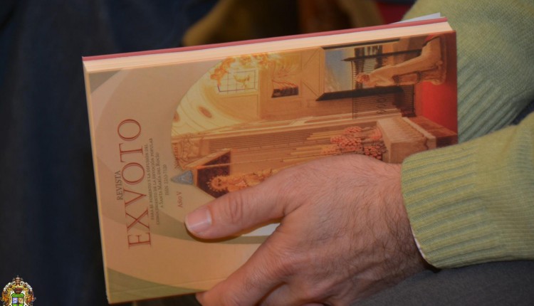 CON LA VENIA – Artículo de D. Santiago Padilla, Director de la Revista Exvoto, publicado en Huelva Información