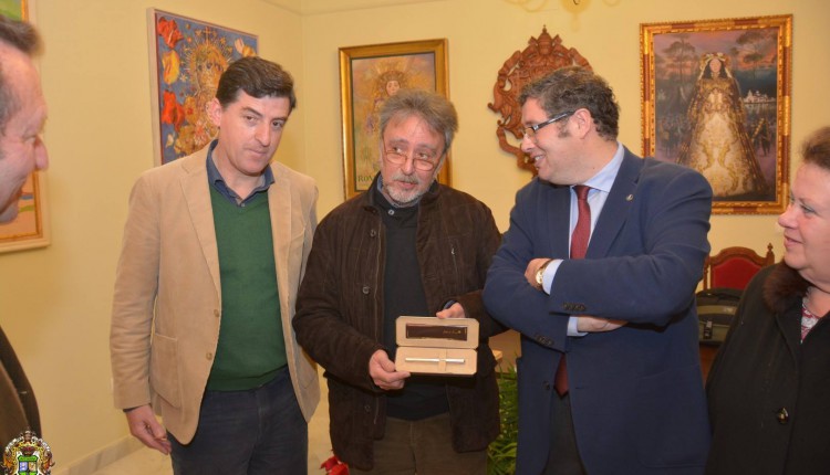 Donación de la pluma de San Juan Pablo II al Museo de los Tesoros del Rocío
