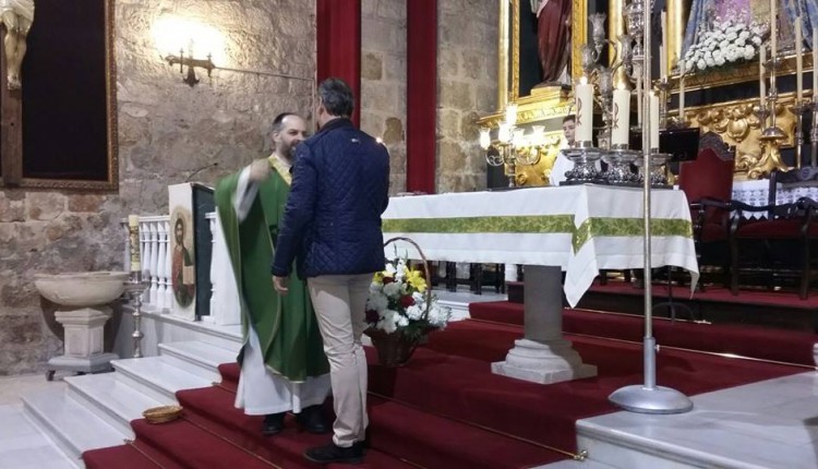 Pro-Hermandad de Jamilena – Imposición de la medalla al nuevo párroco D. José Antonio Sánchez Ortiz
