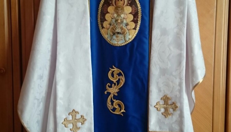 Hermandad de San Sebastián de los Reyes – Bendición Casulla con la imagen de Ntra. Sra. del Rocío
