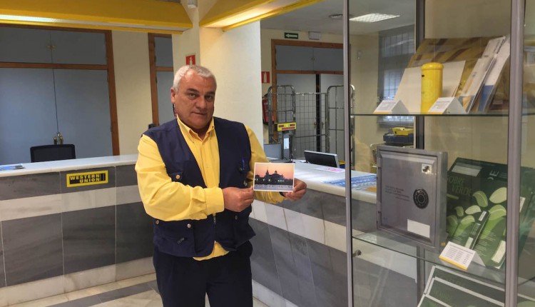 El Rocío protagoniza una tarjeta prepagada de CORREOS