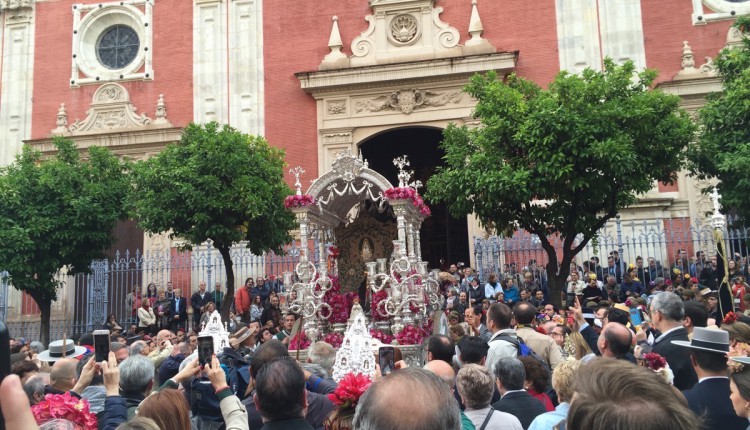 Salida de la Hermandad de Sevilla El Salvador 2016