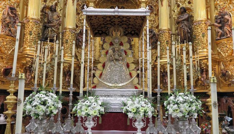 La Virgen del Rocío ya está en su Paso para la Romería 2017