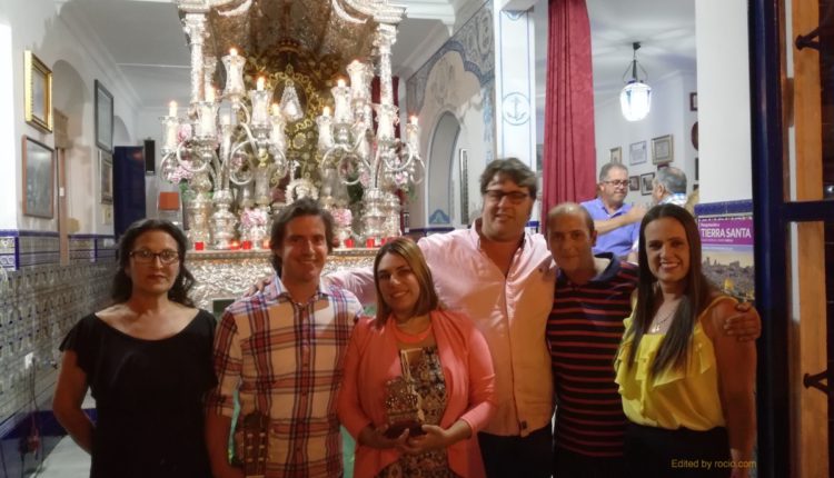 ¡SE INICIA EL CANTO DE LA SALVE EN LA HERMANDAD DE ISLA CRISTINA!
