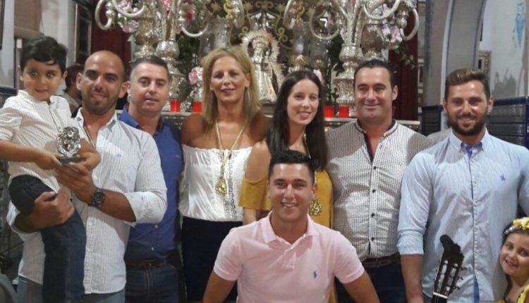 Hermandad de Isla Cristina – Expectacion ante el canto de la Salve de «KALANDRAQUE»!!