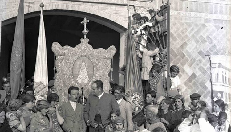 Una Foto Histórica de La Presentación de Hermandades de los años 20