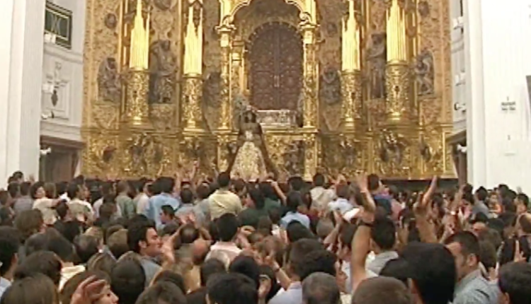 Salida Extraordinaria de la Virgen del Rocío en el 2003 – 350 Aniversario como Patrona de Almonte