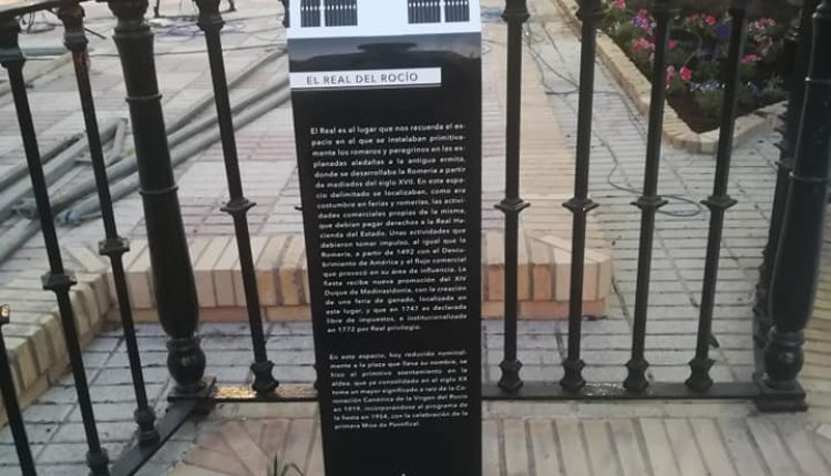 Cartelas Informativas en la Aldea del Rocío con Motivo del Centenario de la Coronación, por Santiago Padilla