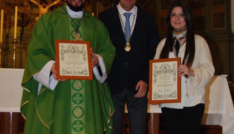 Hermandad de Málaga La Caleta – Dña. Isabel Lería Pintora de la Romería 2019 y el Rvdo. D. Salvador Aguilar Pregonero Rocío 2019