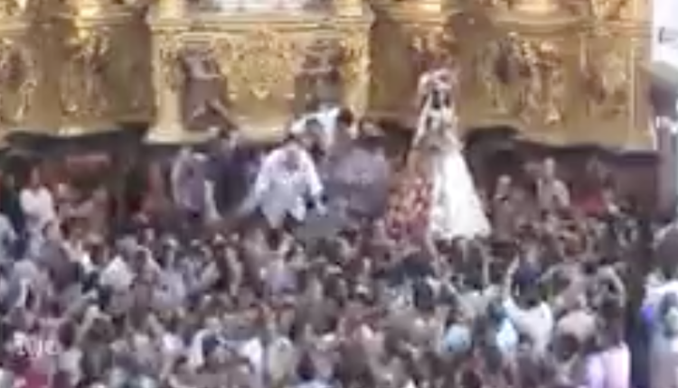 Traslado de la Virgen del Rocío a Almonte en 2019